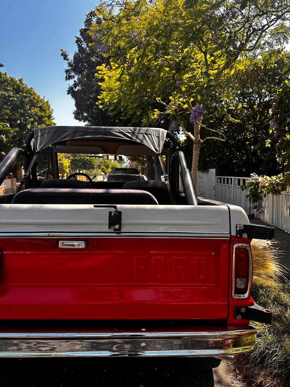Rear tailgate and chrome bumper